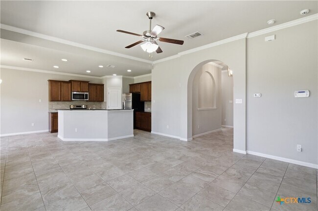 Foto del edificio - 5716 Blackstone Dr