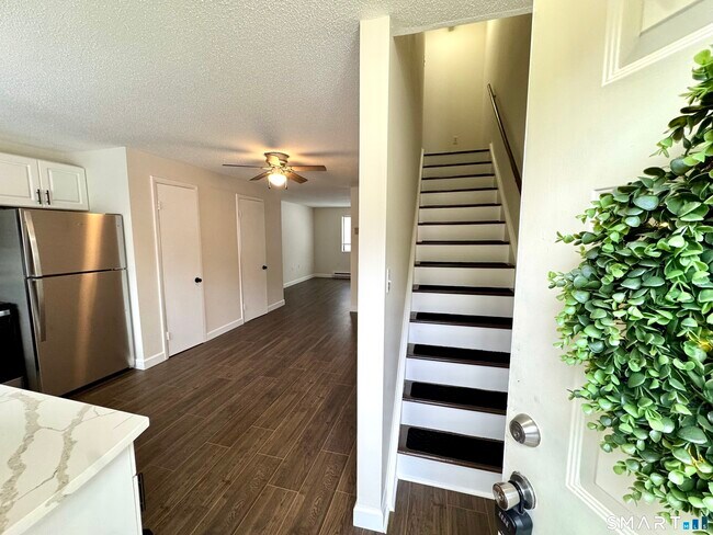 Foto del edificio - 39 Horton Hill Rd