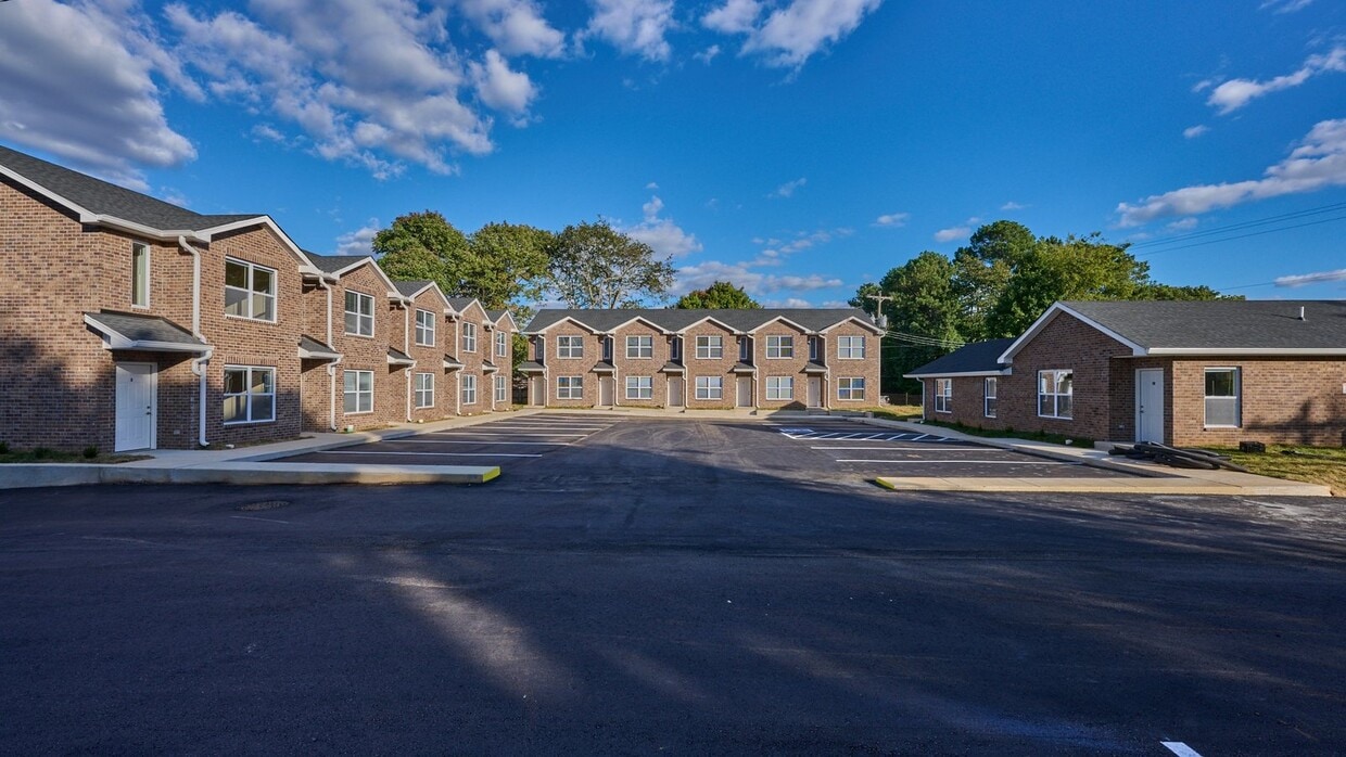 Primary Photo - Move in Special: 2BR, 1 1/2BA townhome. (D...