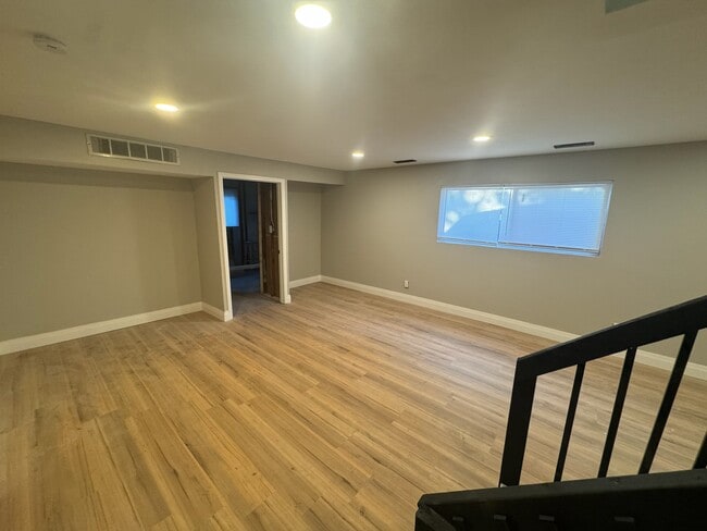 Building Photo - 7860 Glenorchard Dr