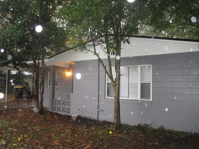 Foto del edificio - 3 Bedroom home in Sherwood Forest - VOUCHE...