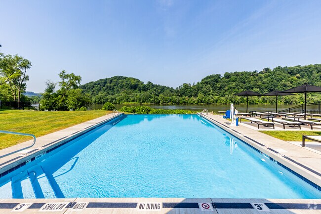 Infinity Pool - The Brooks