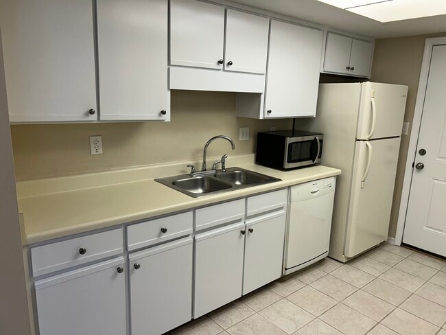 Building Photo - 3508 Parkwood Ave