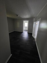 Building Photo - 320 Ruby St