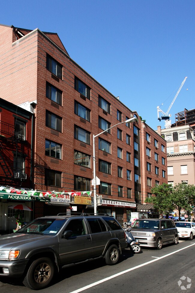 Building Photo - 179 Grand St