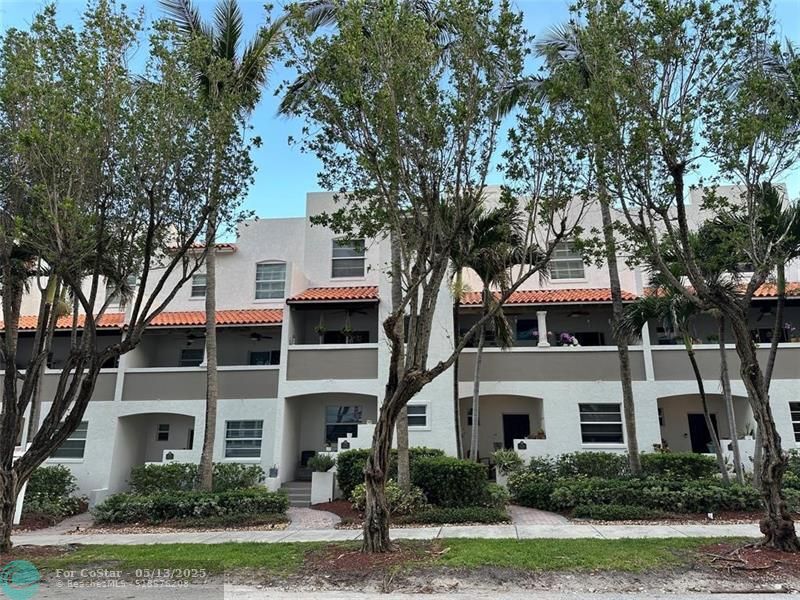 Foto principal - 3225 NE 5th Ct