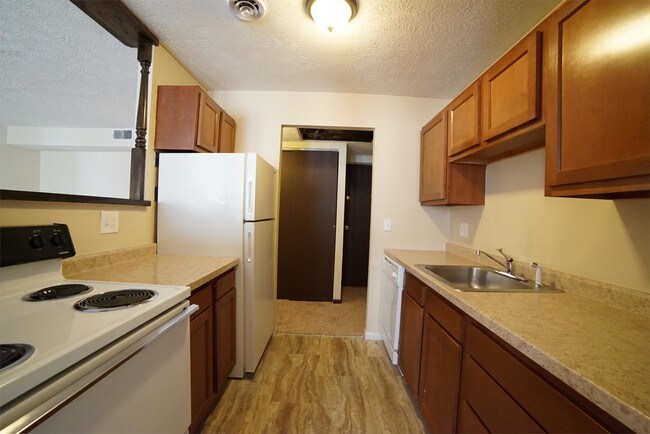 Building Photo - 5470 Beechmont Ave