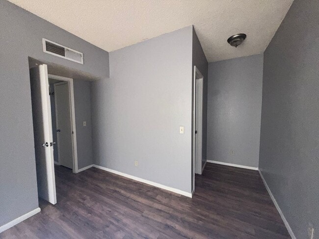 Building Photo - A566