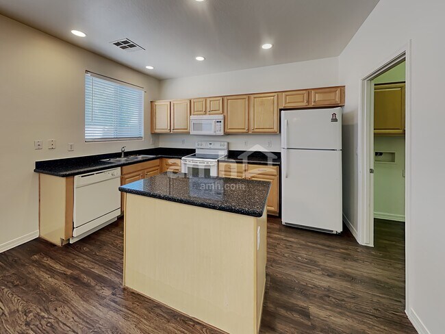 Foto del edificio - 17403 W Langer Ln