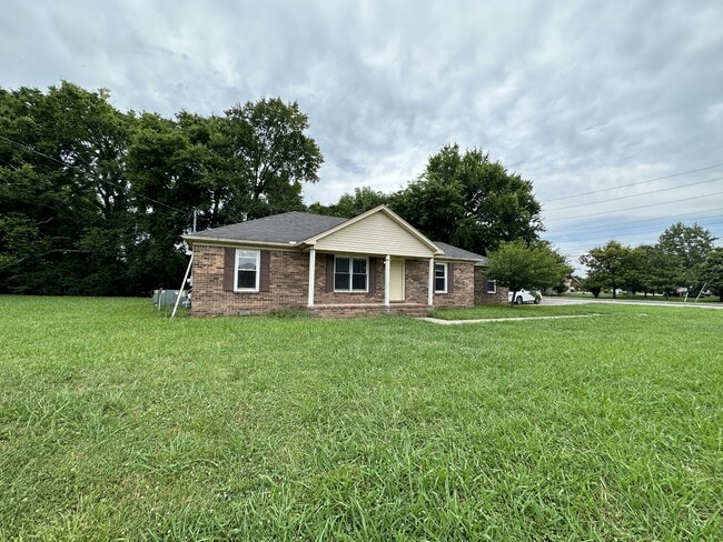 Building Photo - 1302 Haynes Dr
