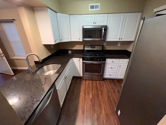 Foto del edificio - Newtown Grant 2 bedroom condo available Jul 1