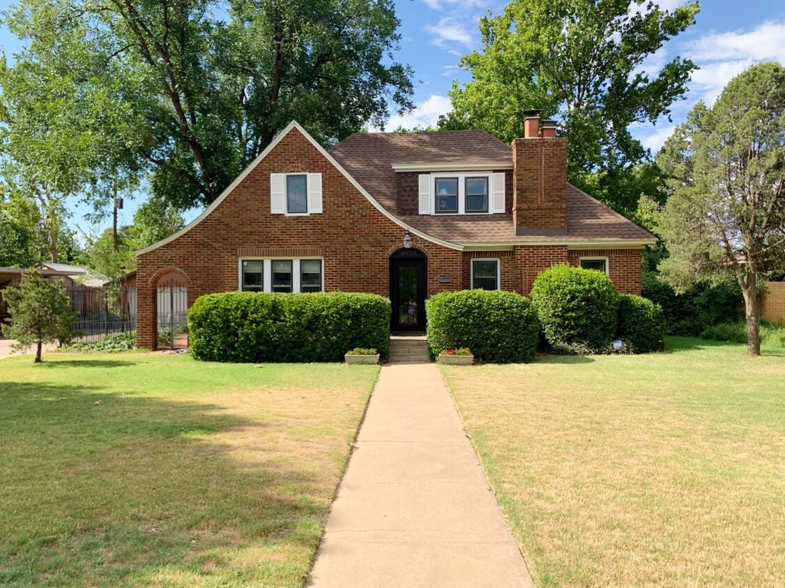 Primary Photo - Beautiful 3-Bedroom Home with Natural Ligh...