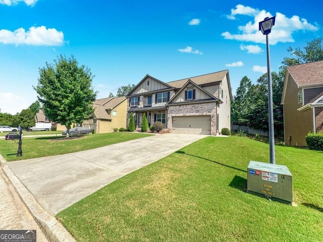 Building Photo - 2435 Manor View