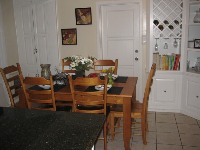 Kitchen Table Area - 720 N Workman St