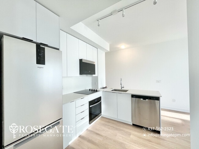 Building Photo - Spacious 4-Bedroom Home with Private Outdo...