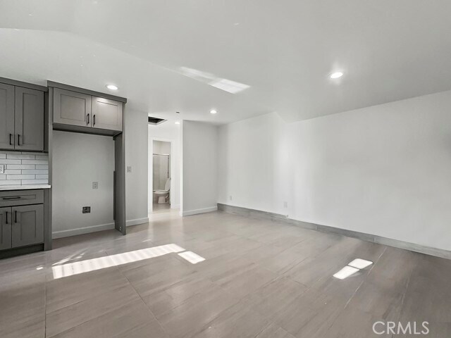 Foto del edificio - 8622 Lampson Ave
