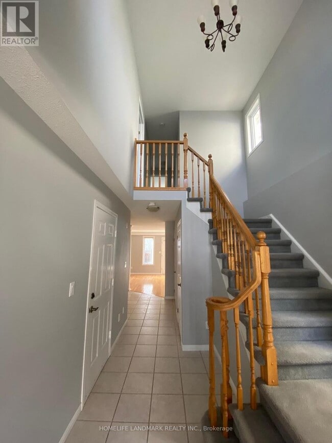 Photo du bâtiment - 664 Columbia Forest Blvd