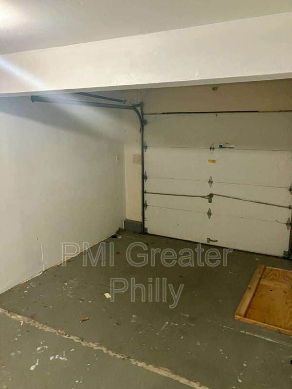 Building Photo - 585 Wrensong Rd