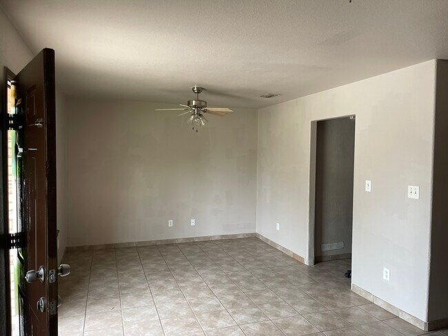 Building Photo - 4503 E Richardson Rd