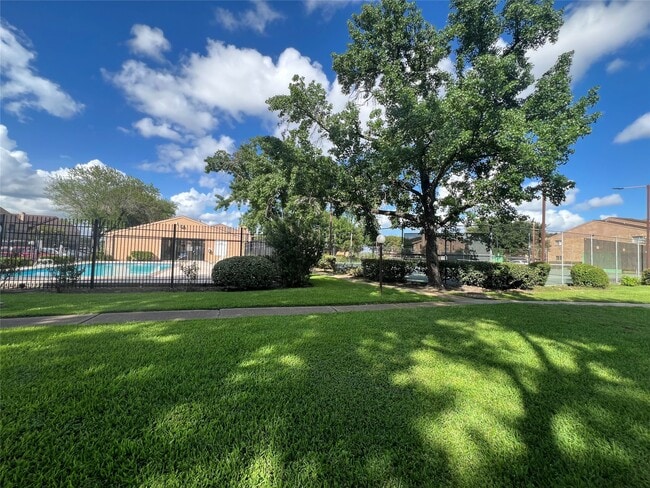 Building Photo - 10555 Turtlewood Ct