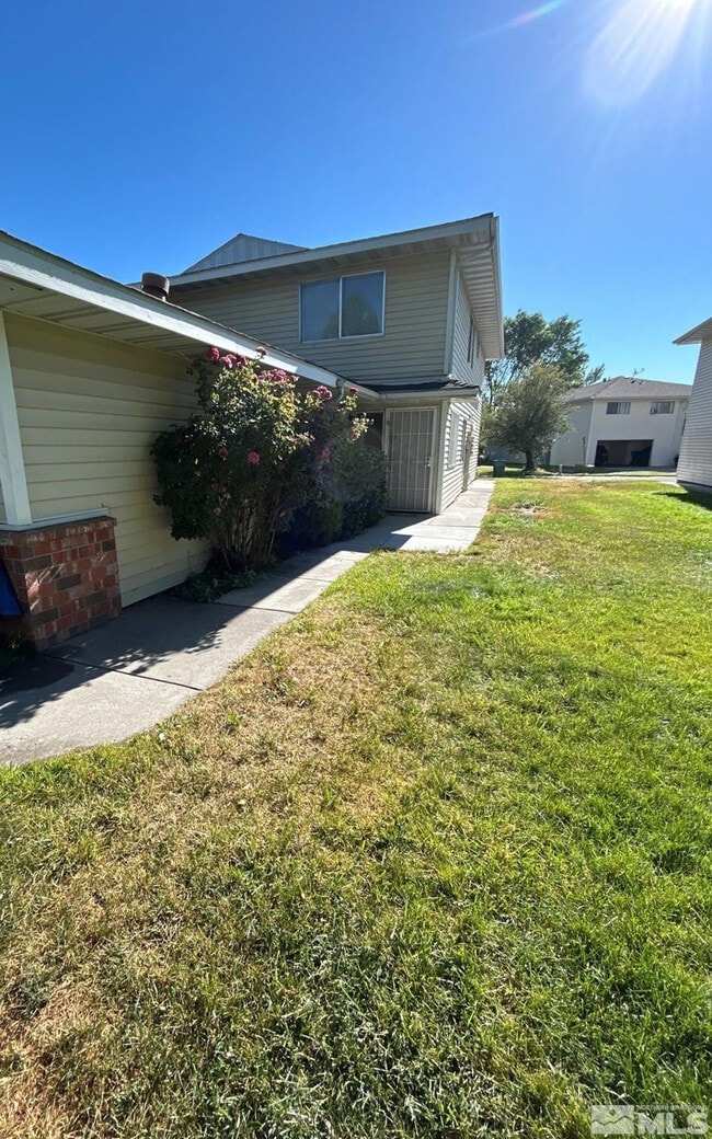 Building Photo - 5020 Catalina Dr