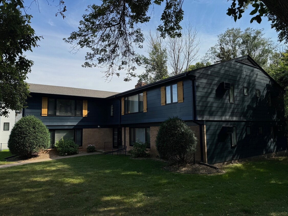 Building Photo - 190 Wayzata Blvd E