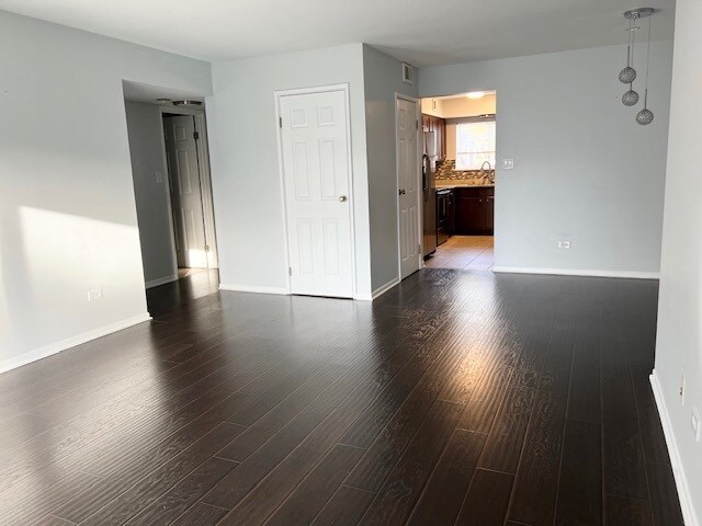 Foto del edificio - 9430 Bay Colony Dr