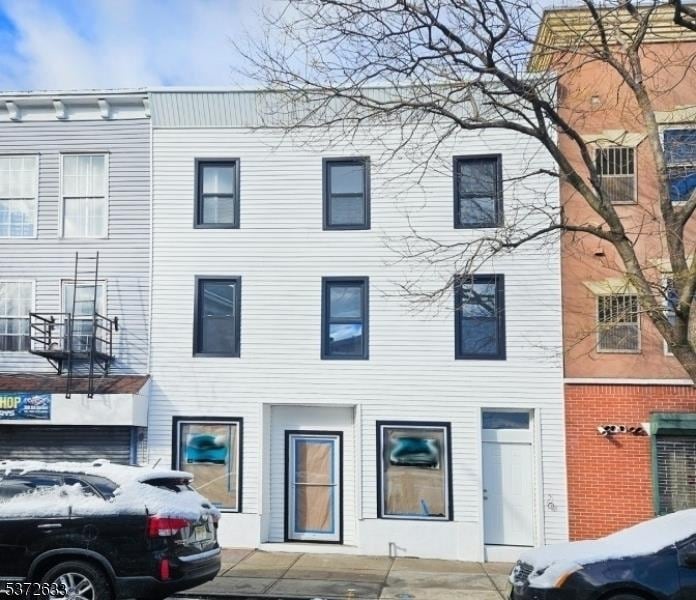 Primary Photo - 130 1st St