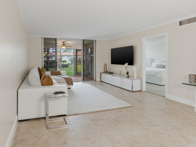 Foto del edificio - 911 Gardenia Dr