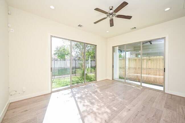 Foto del edificio - 1106 Fuschia Rd