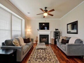 Building Photo - 3105 Lynnbrook Dr