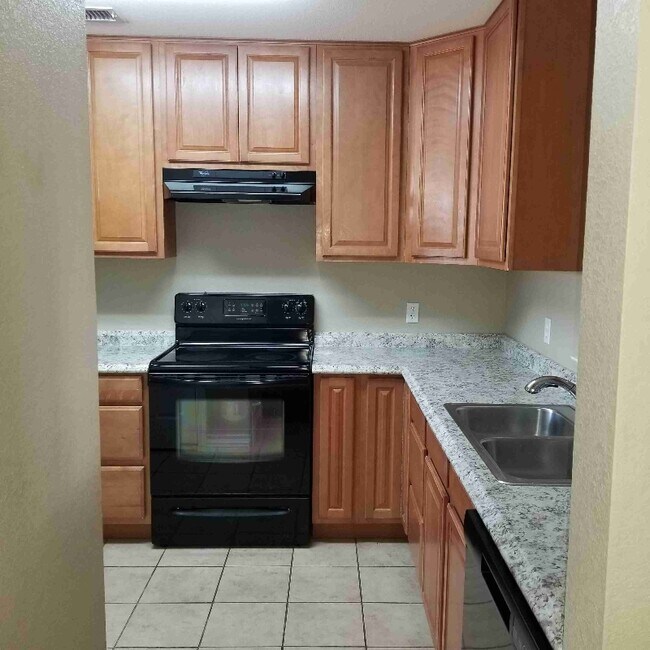 Building Photo - 5009 Blue Haven Dr