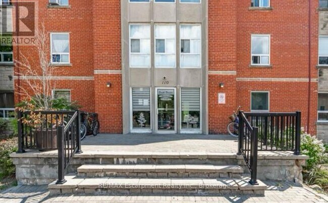 Photo du bâtiment - 110 S Forster Park Dr