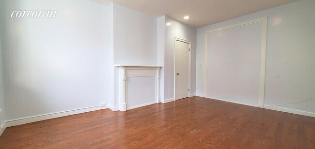 Building Photo - 261 Cornelia St