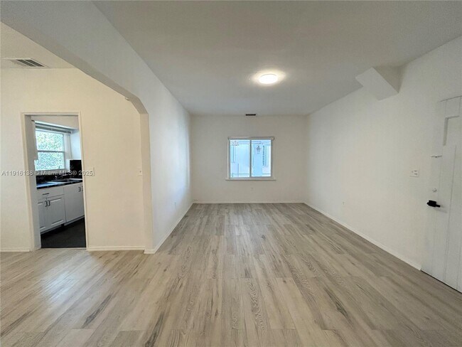 Foto del edificio - 48 NW 39th St