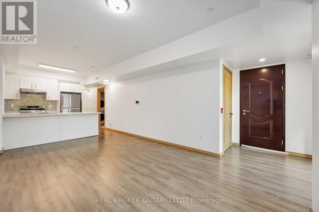 Photo du bâtiment - 200 Chester Le Blvd