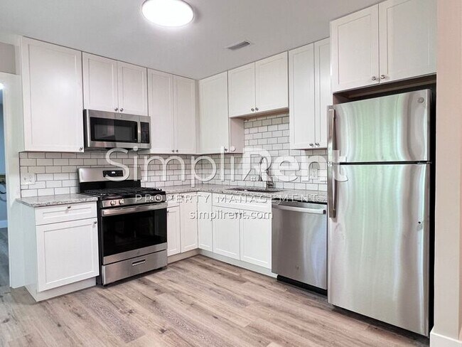 Building Photo - FULLY RENOVATED! 3 Bdrm / 2 Bath Home - Av...
