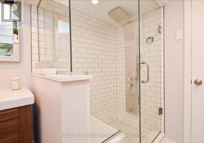 Photo du bâtiment - 118 Lower Charlotte St