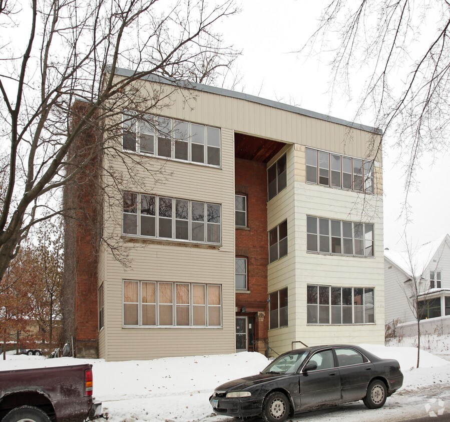 Building Photo - 148 George St W
