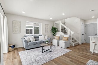 Building Photo - 928 Canter Dr