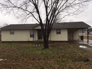 Building Photo - 109 White Oak St