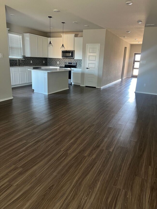 Foto del edificio - NEW 4 Bedroom in Joshua ISD. Move in special for the end of the year!