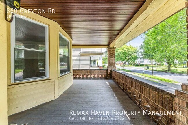 Foto del edificio - 860 Greyton Rd 1/DN, Cleveland Hts - Updat...