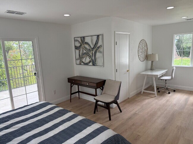Foto del edificio - Stunning Newly Remodeled 4 Bedroom 3 Bathroom Home in Walnut Creek