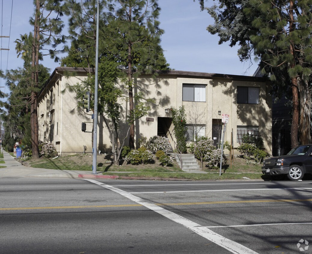 Building Photo - 14259 Burbank Blvd