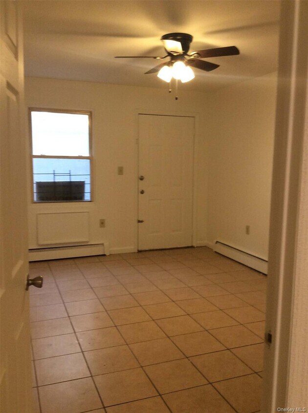 Building Photo - 2726 Kingsbridge Terrace