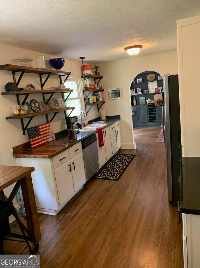 Foto del edificio - 140 Timberland St