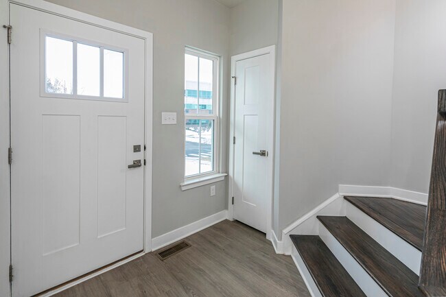 Building Photo - 2410 Lenox Dr