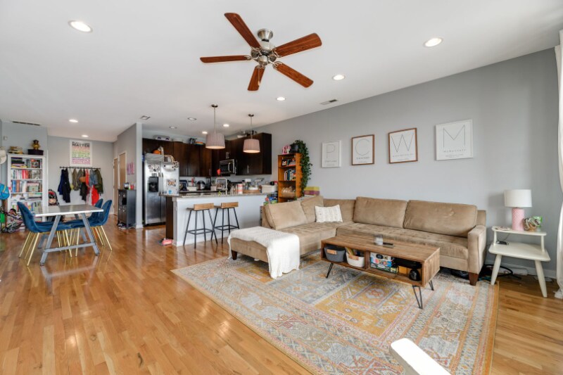 Foto principal - 1822 W Irving Park Rd