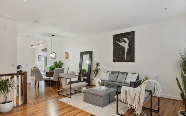 Building Photo - 2517 Sayles Pl SE